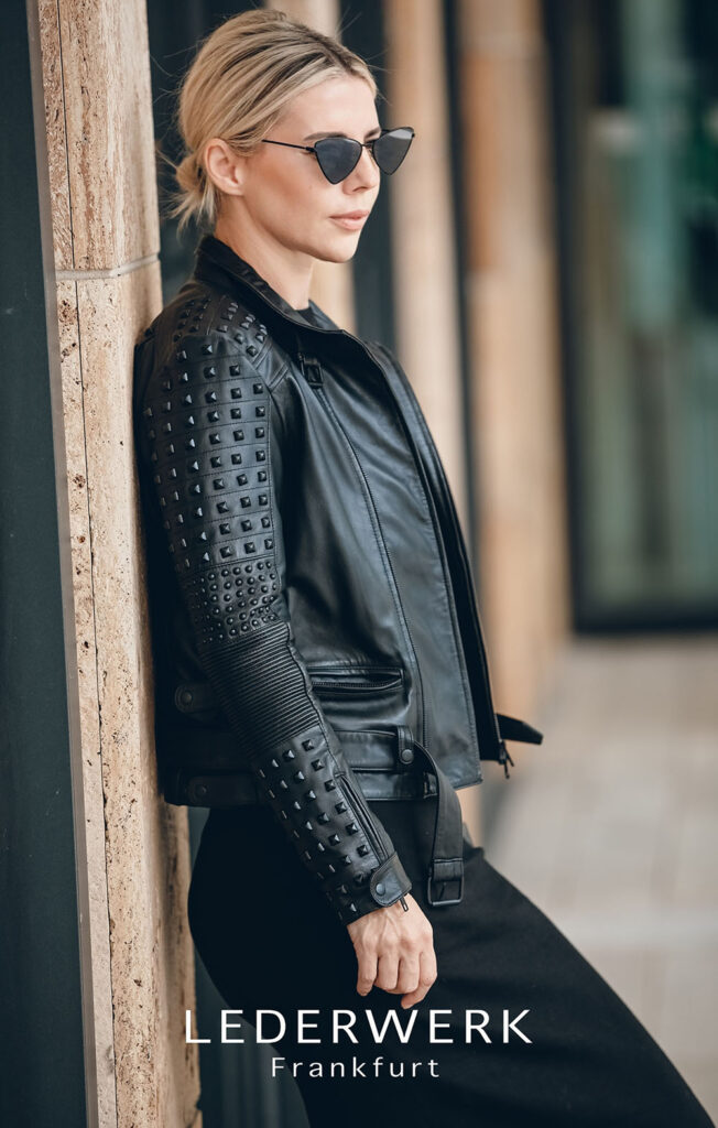 Damen Lederjacke aus Lammleder mit Nieten – Lederwerk Frankfurt Exklusive schwarze Lederjacke Damen tailliert – Lederwerk Frankfurt“ Rockige Lederjacke Damen mit matten Nieten – Lederwerk Frankfurt
